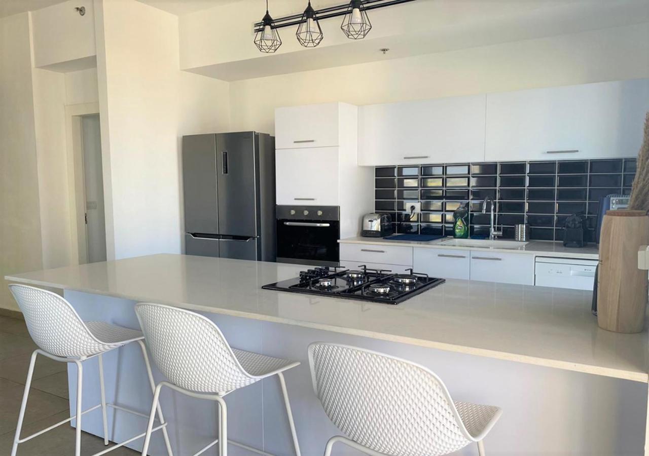 Oַ&O Group- Cool & Urban Apt Luxury Tower Sea View Bat Yam Buitenkant foto