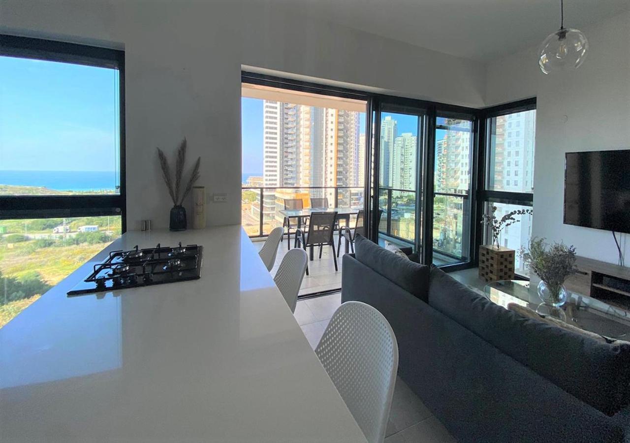 Oַ&O Group- Cool & Urban Apt Luxury Tower Sea View Bat Yam Buitenkant foto