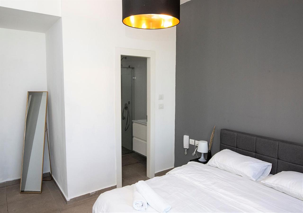 Oַ&O Group- Cool & Urban Apt Luxury Tower Sea View Bat Yam Buitenkant foto